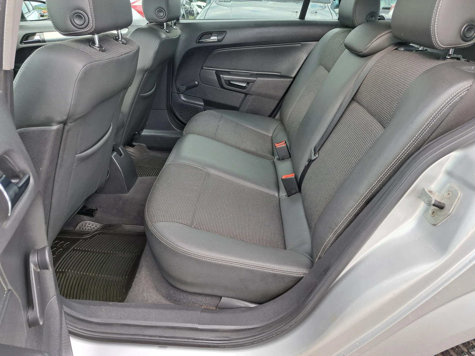 Opel Astra 1.6i SW 115p.s.COSMO  - изображение 9