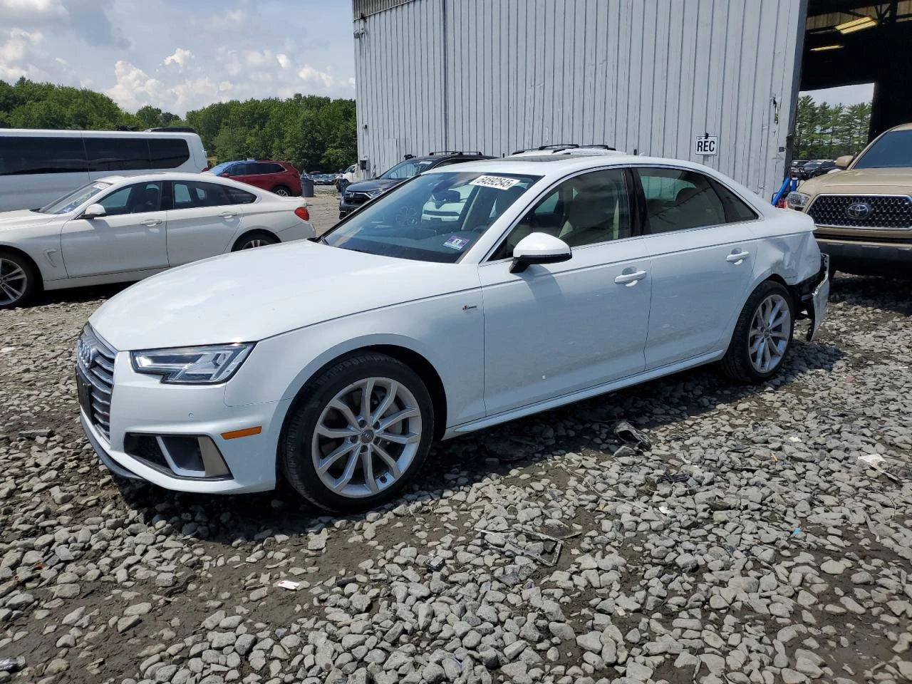 Audi A4 * PREMIUM PLUS* CAMERA* DIGITAL - изображение 4