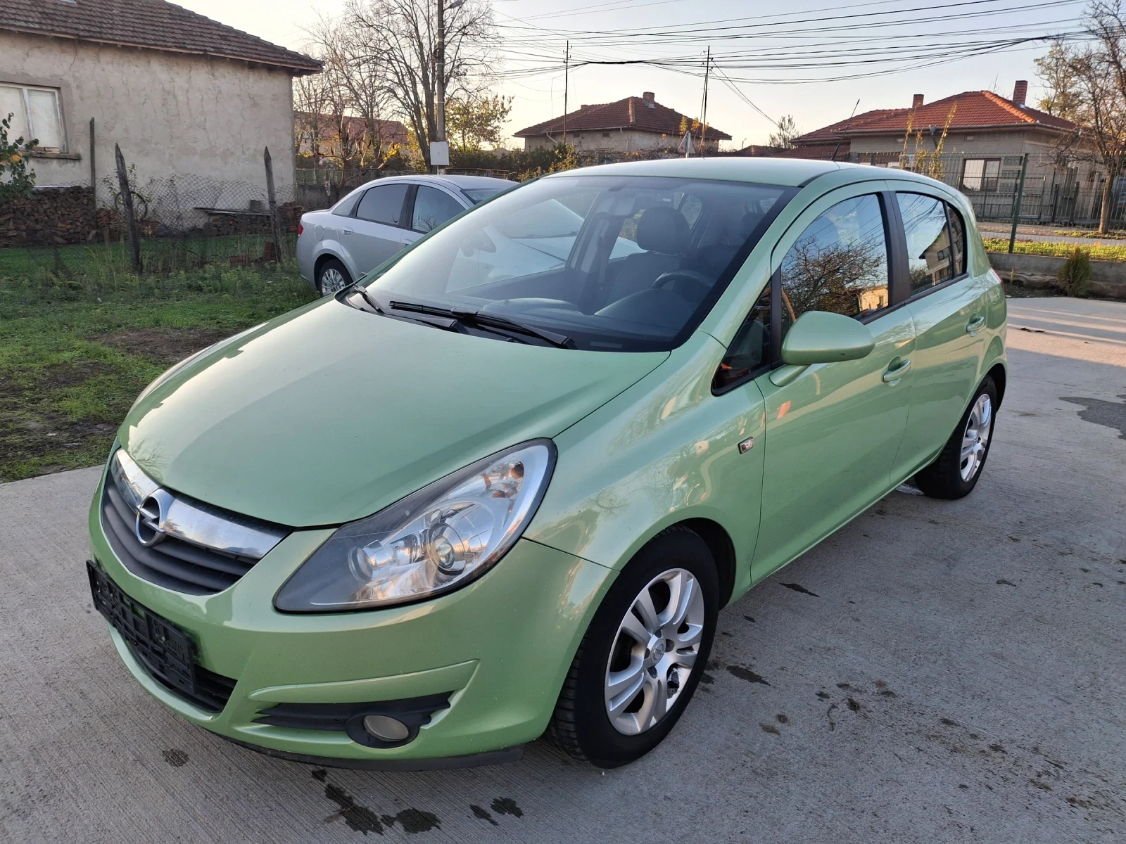 Opel Corsa 1.4 90к.с парктроник, климатик - изображение 3