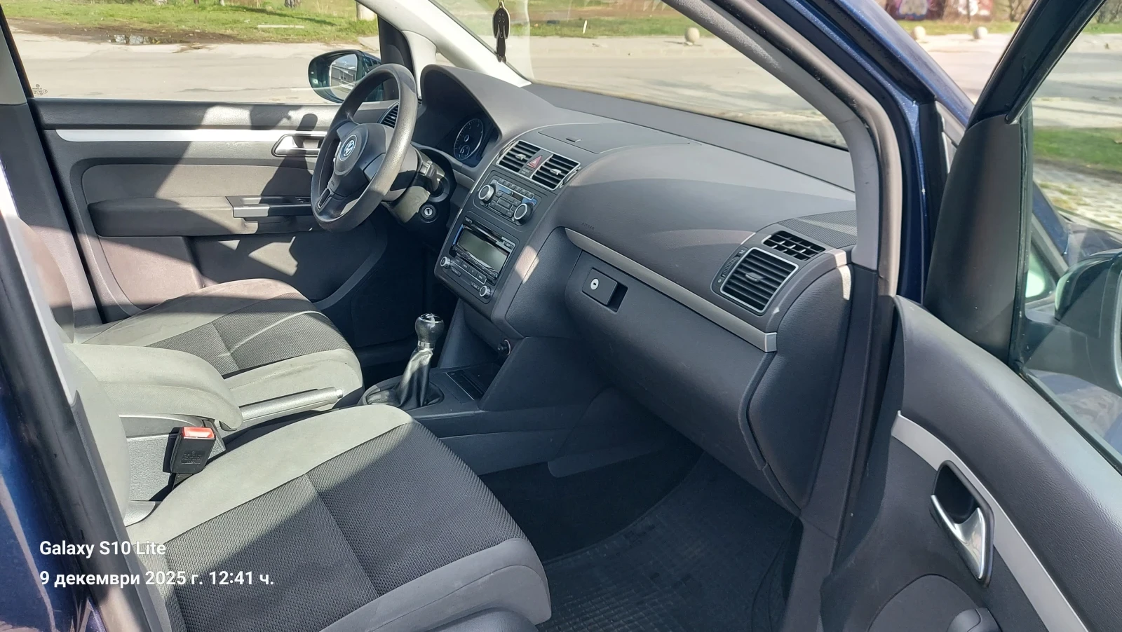 VW Touran 1.6  TDI.евро 5, снимка 13 - Автомобили и джипове - 53009085