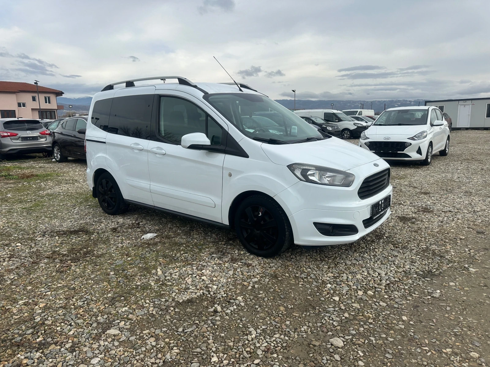 Ford Tourneo Connect  - изображение 3