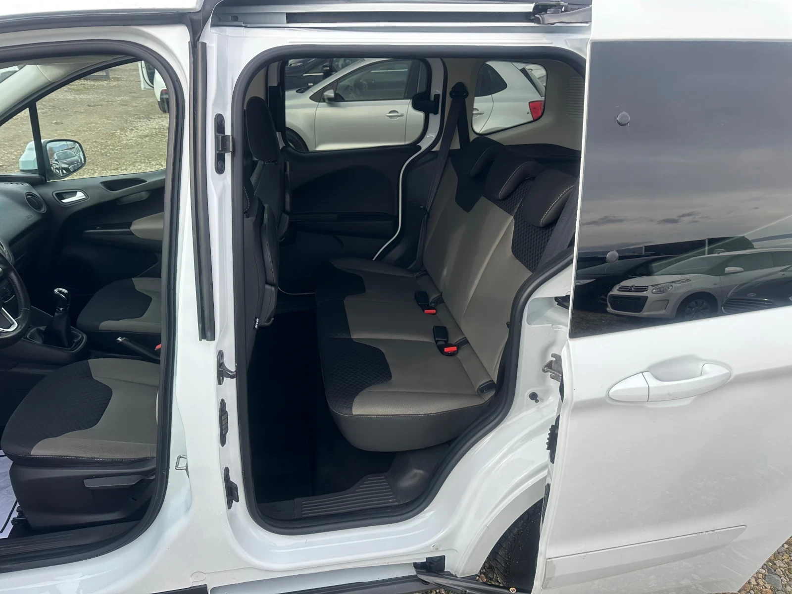 Ford Tourneo Connect  - изображение 10