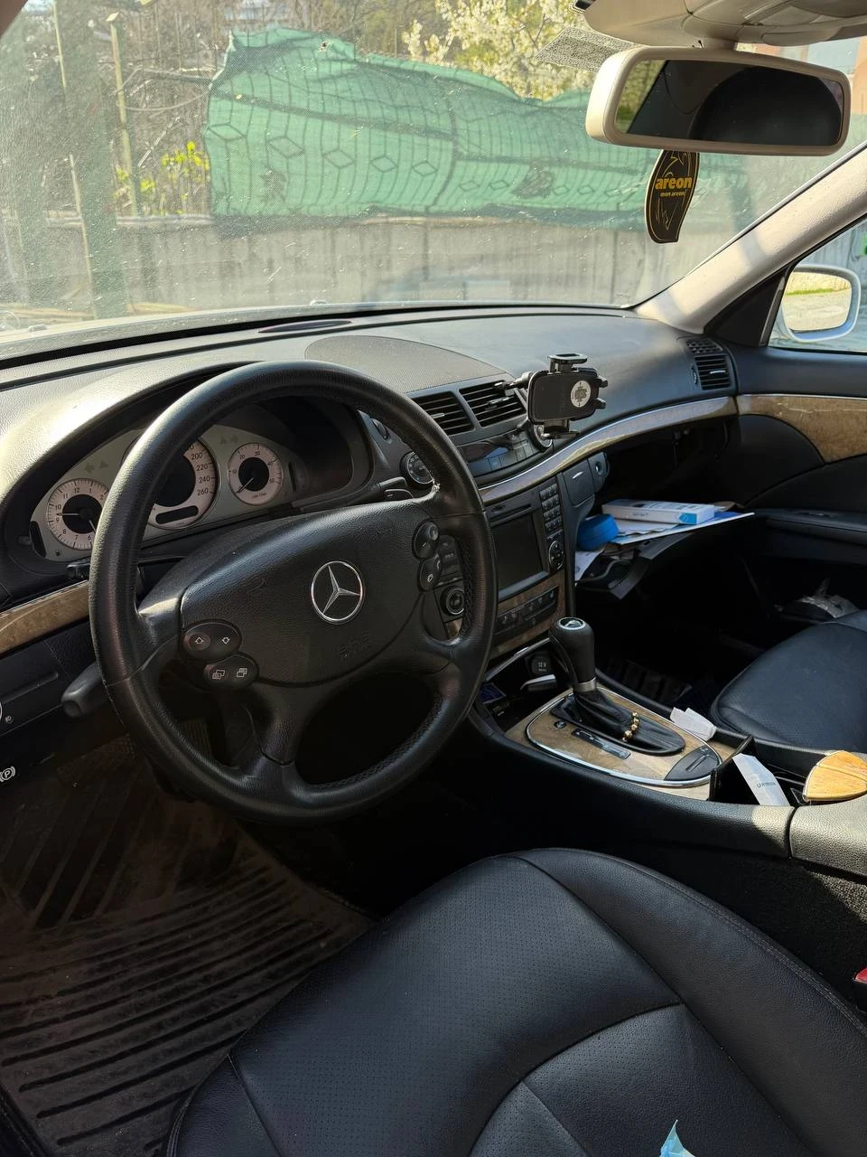 Mercedes-Benz E 320, снимка 3 - Автомобили и джипове - 54345820
