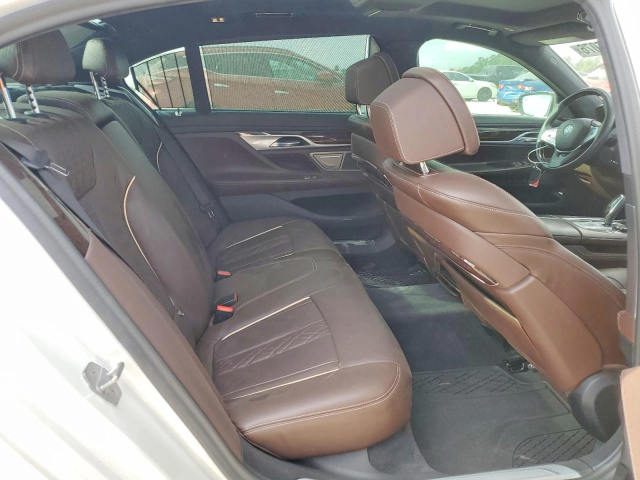 BMW 740 ДИГИТАЛНО* ТАБЛО* 360КАМЕРА* ОБДУХВАНЕ* МАСАЖ* , снимка 10 - Автомобили и джипове - 54609855