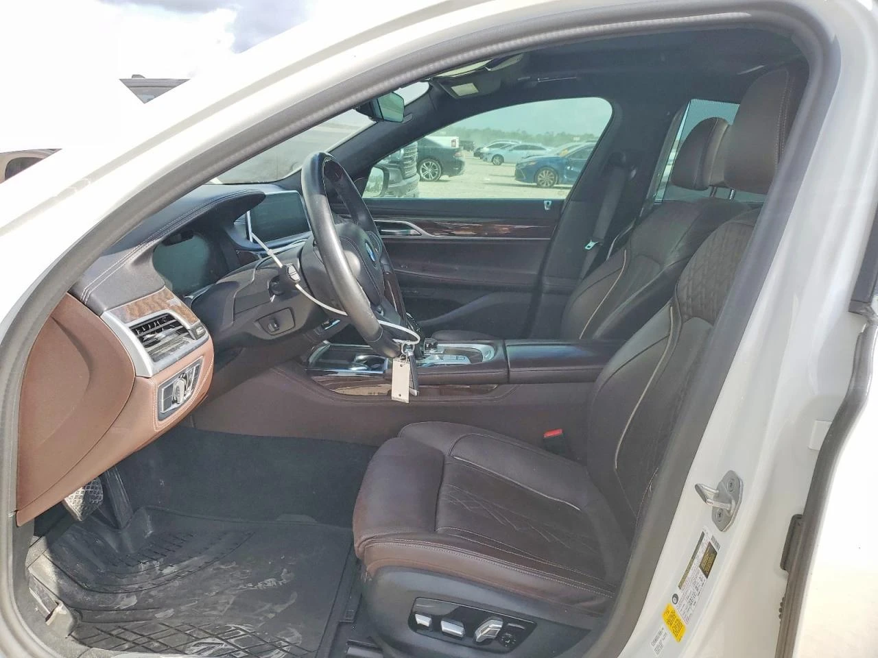 BMW 740 ДИГИТАЛНО* ТАБЛО* 360КАМЕРА* ОБДУХВАНЕ* МАСАЖ* , снимка 9 - Автомобили и джипове - 54609855