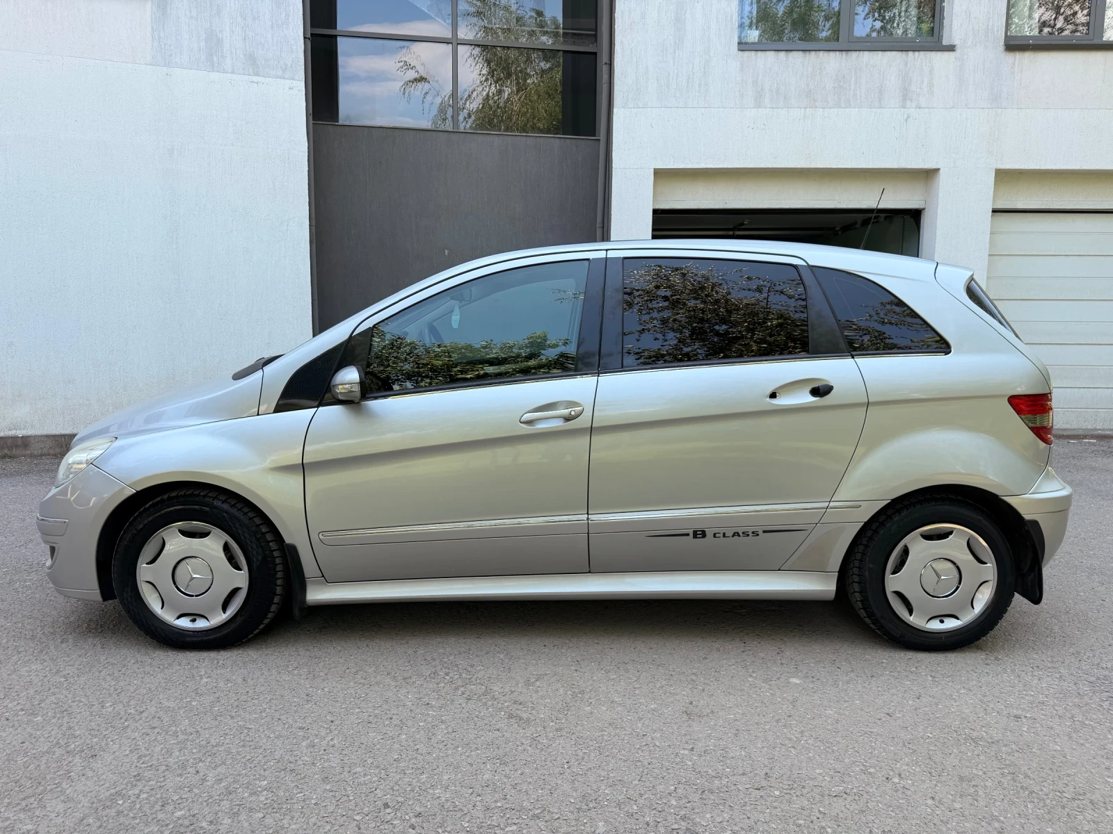 Mercedes-Benz B 200 CDI / АВТОМАТИК / ПОДГРЕВ, снимка 4 - Автомобили и джипове - 55347697
