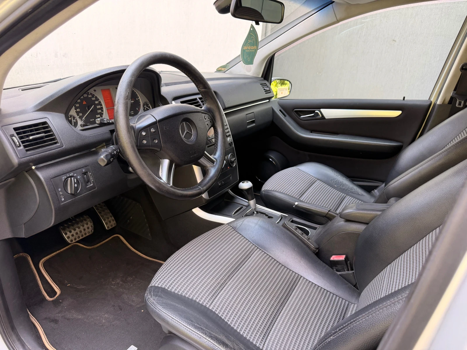 Mercedes-Benz B 200 CDI / АВТОМАТИК / ПОДГРЕВ, снимка 9 - Автомобили и джипове - 55347697