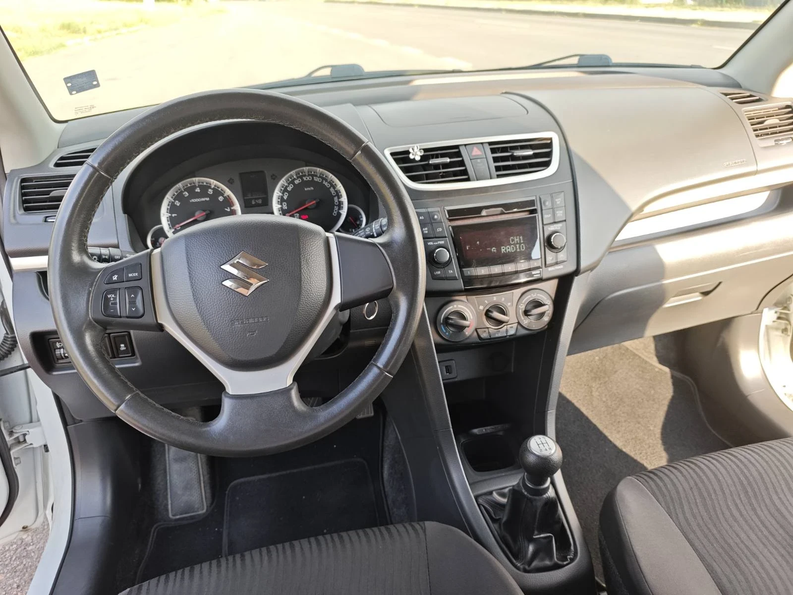 Suzuki Swift 1.2, снимка 10 - Автомобили и джипове - 55485024