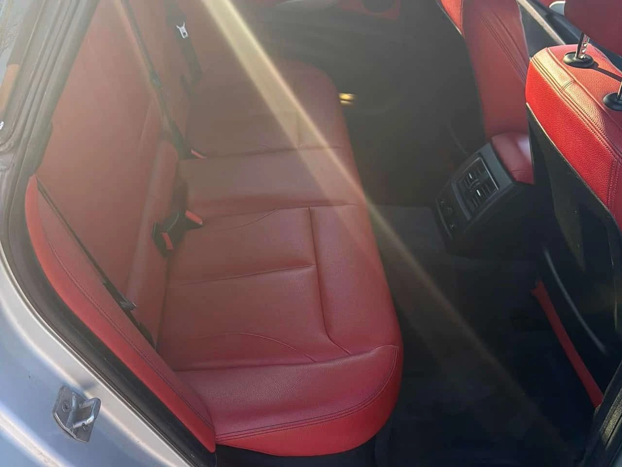 BMW 328  328i xDrive / RED INT / ПОДГРЕВИ / ЗАДНА КАМЕРА , снимка 13 - Автомобили и джипове - 55615676