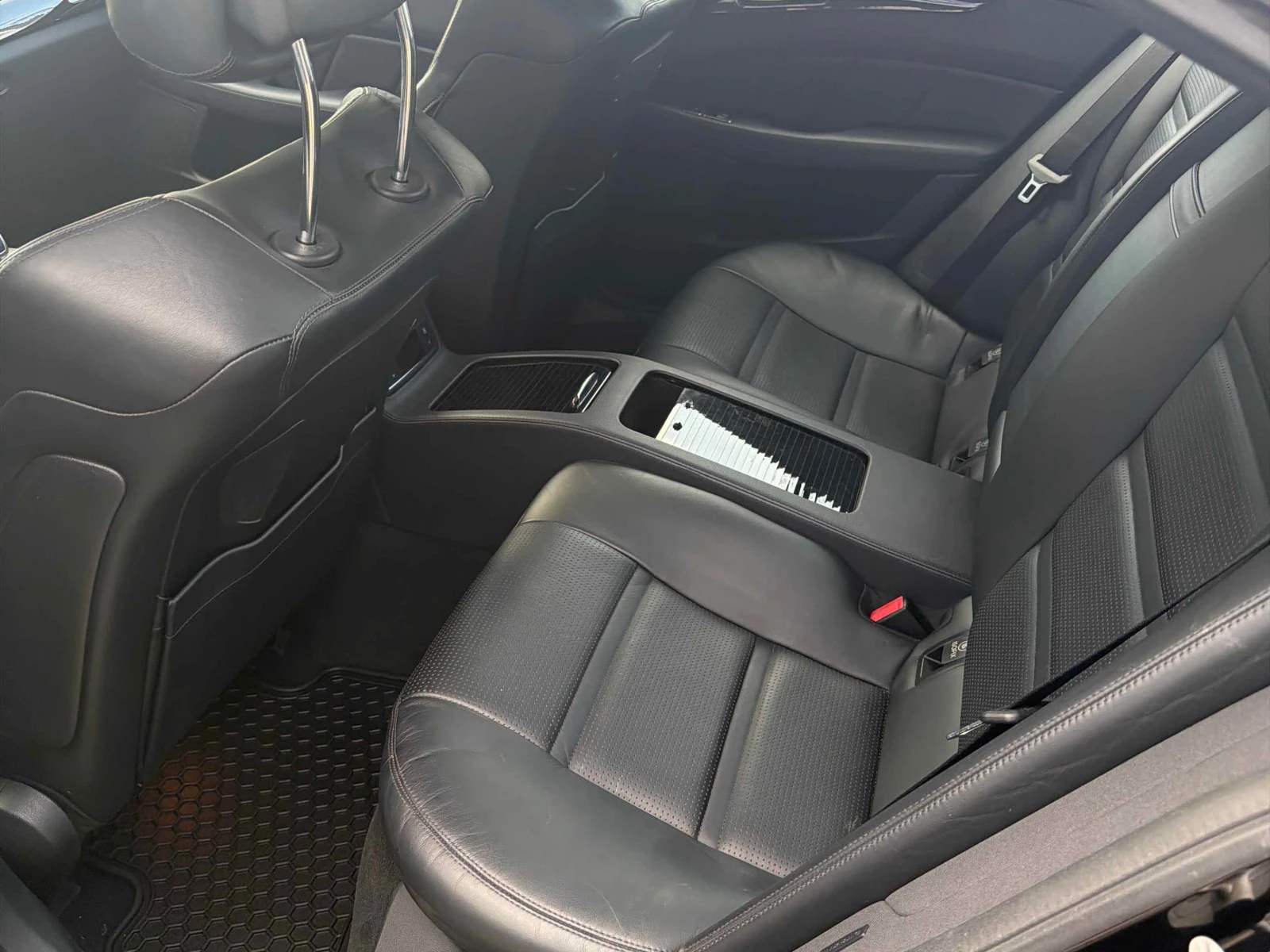 Mercedes-Benz CLS 63 AMG * CARFAX * ЦЕНА ДО БГ, снимка 12 - Автомобили и джипове - 55835785