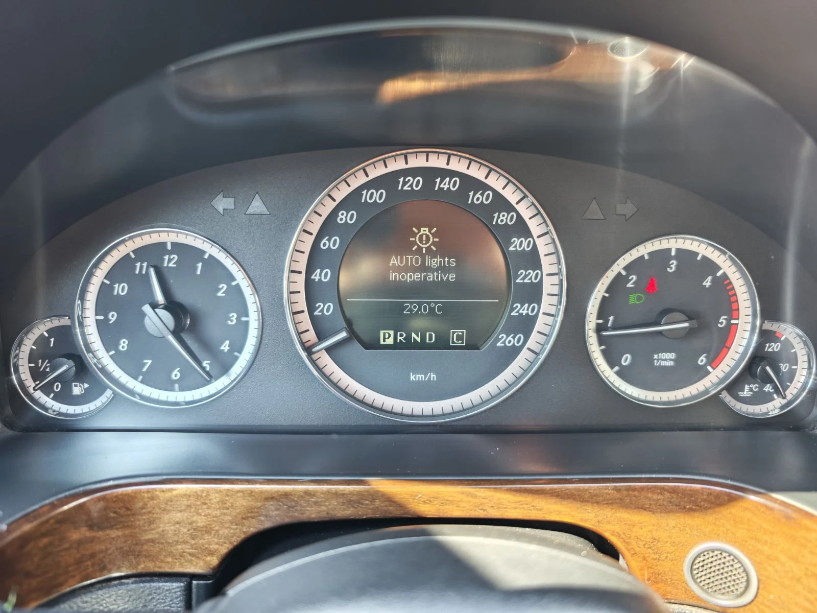 Mercedes-Benz E 220 cdi, снимка 11 - Автомобили и джипове - 56029151