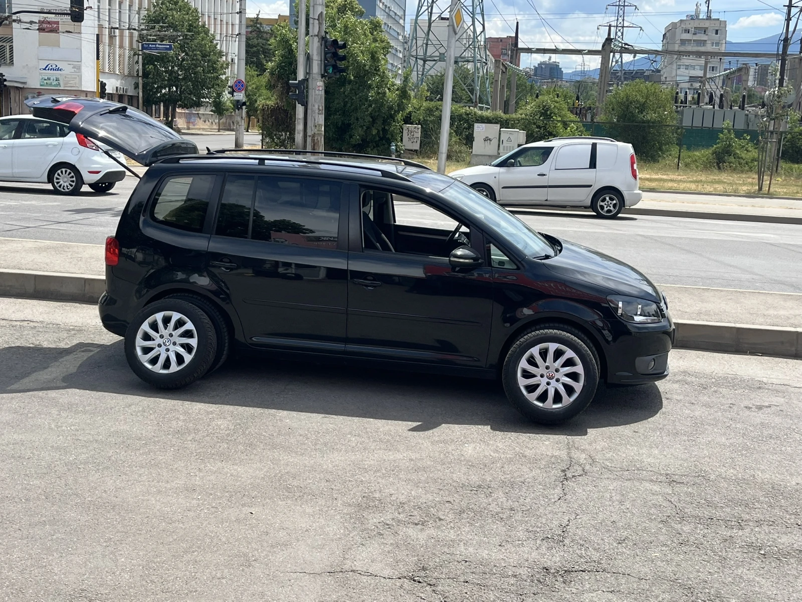 VW Touran, снимка 9 - Автомобили и джипове - 56228267