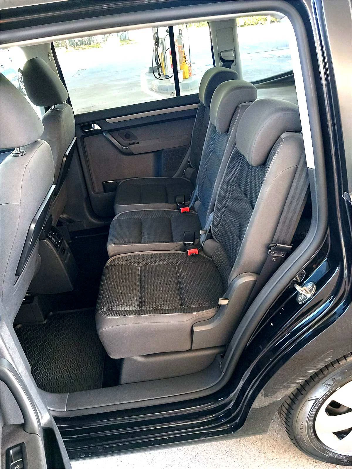 VW Touran, снимка 7 - Автомобили и джипове - 56228267