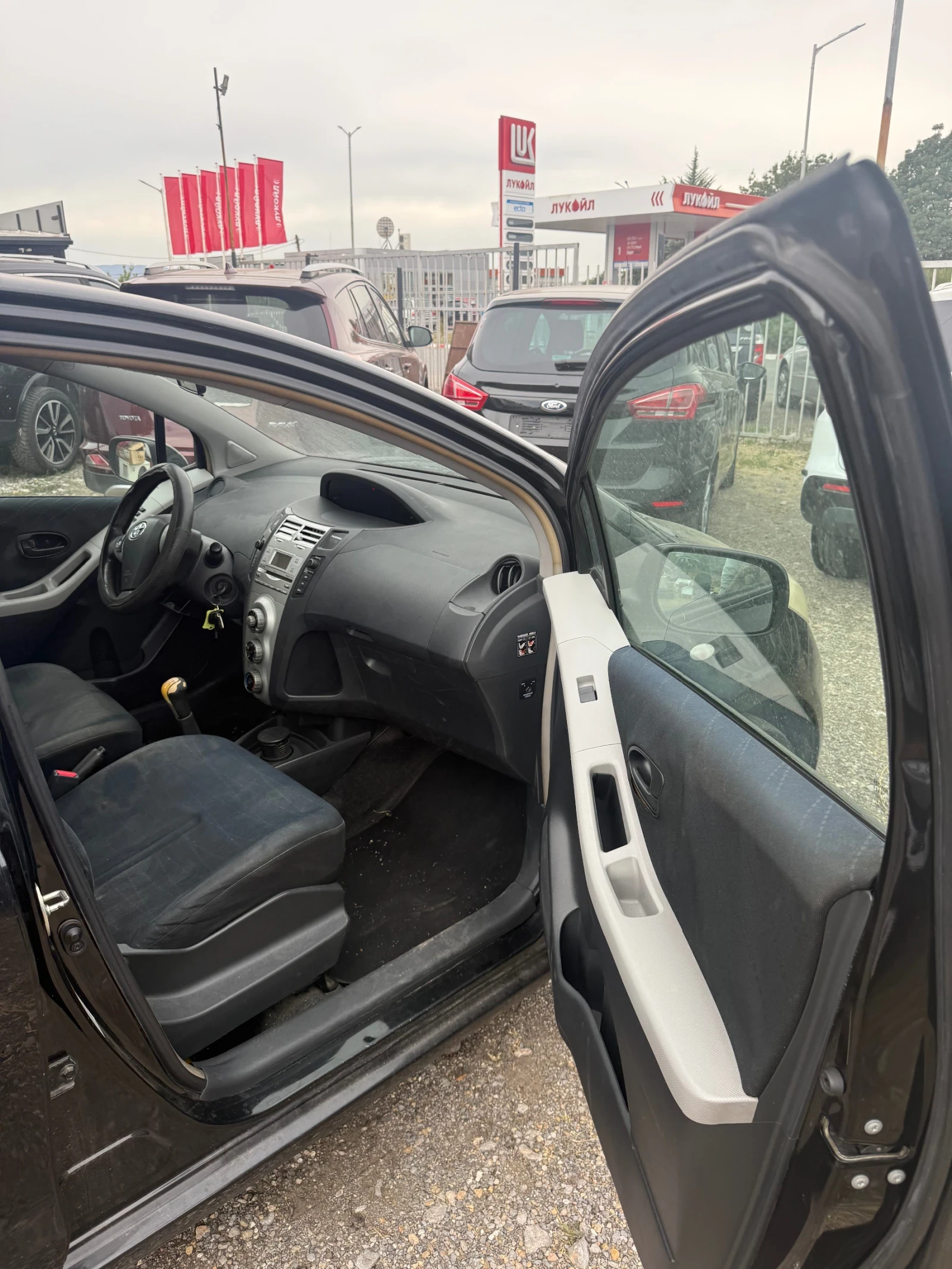 Toyota Yaris 1.4 D4d, снимка 7 - Автомобили и джипове - 56244154