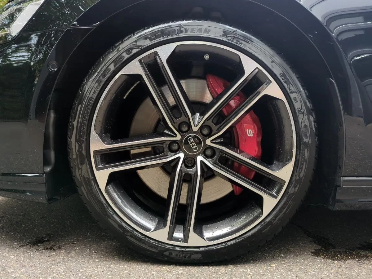 Audi S8 Quattro* Carbon* B&O* HuD* Pano, снимка 4 - Автомобили и джипове - 56266948