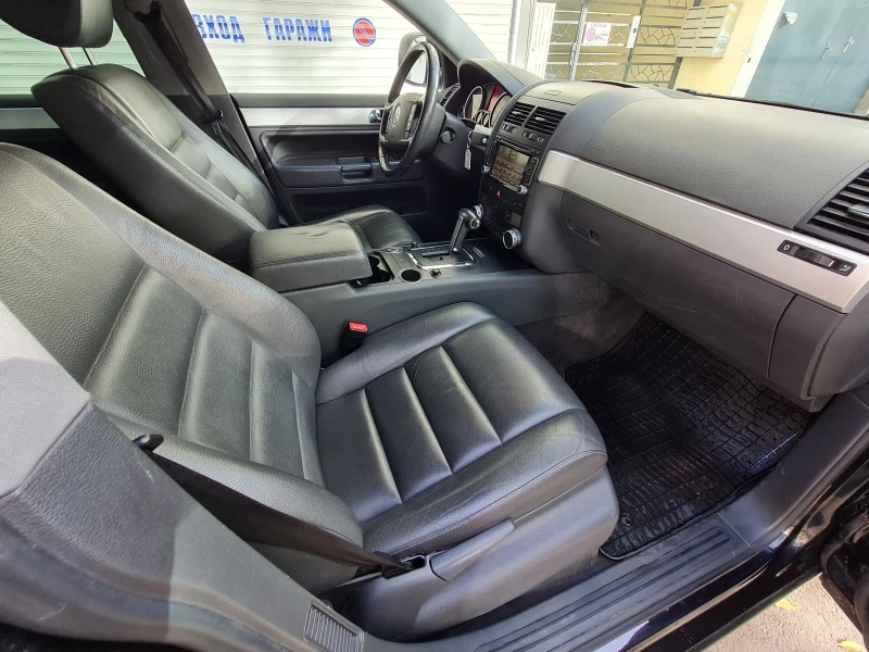 VW Touareg 3.0D 239к.с, снимка 6 - Автомобили и джипове - 48550991