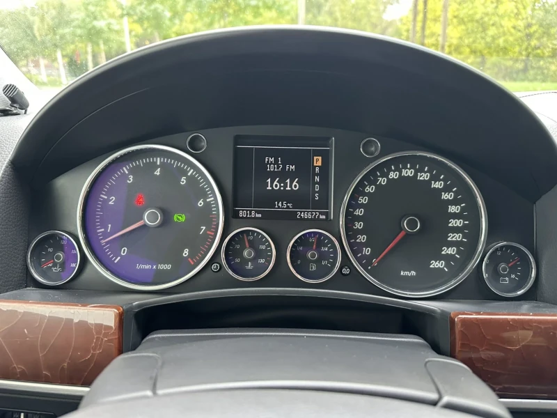 VW Touareg 3.2i / OFFROAD / , снимка 13 - Автомобили и джипове - 52019632