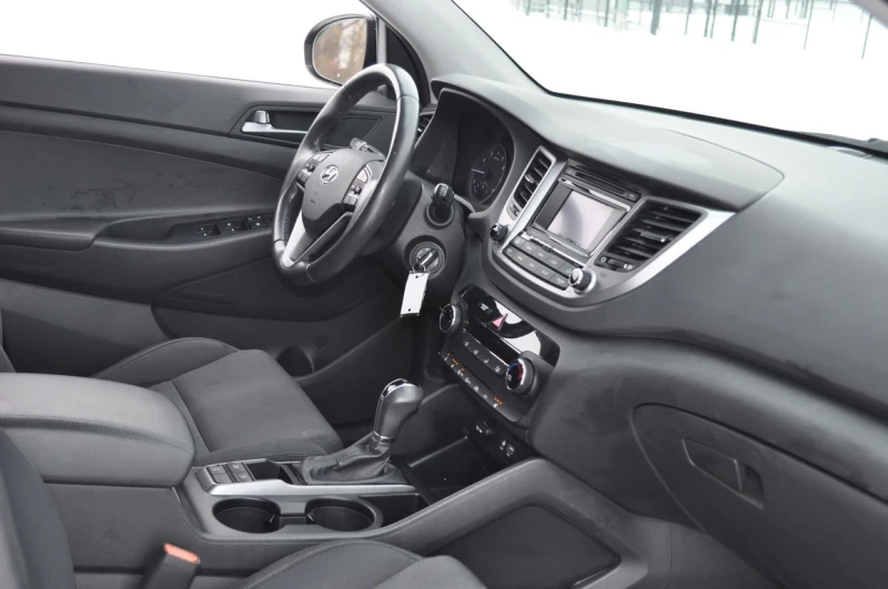 Hyundai Tucson AWD 4dr 2.0L Premium* Цена до БГ., снимка 16 - Автомобили и джипове - 53201617