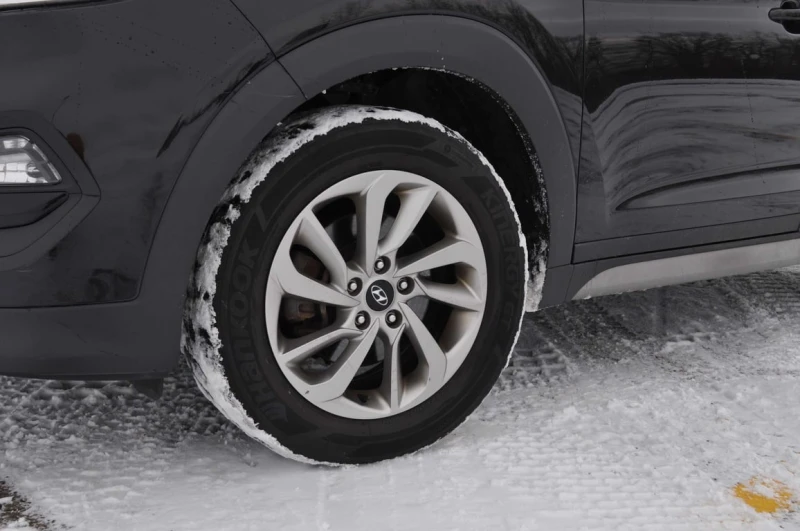 Hyundai Tucson AWD 4dr 2.0L Premium* Цена до БГ., снимка 9 - Автомобили и джипове - 53201617