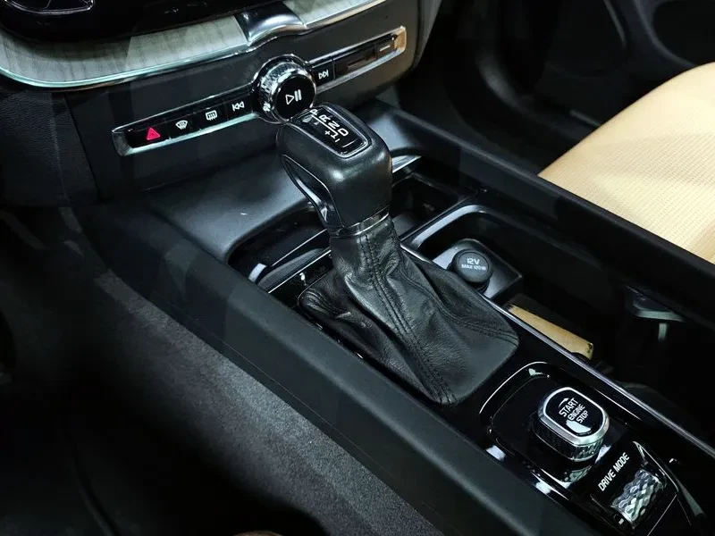 Volvo XC60 D5 - САМО 30% АВАНС, снимка 9 - Автомобили и джипове - 55927650