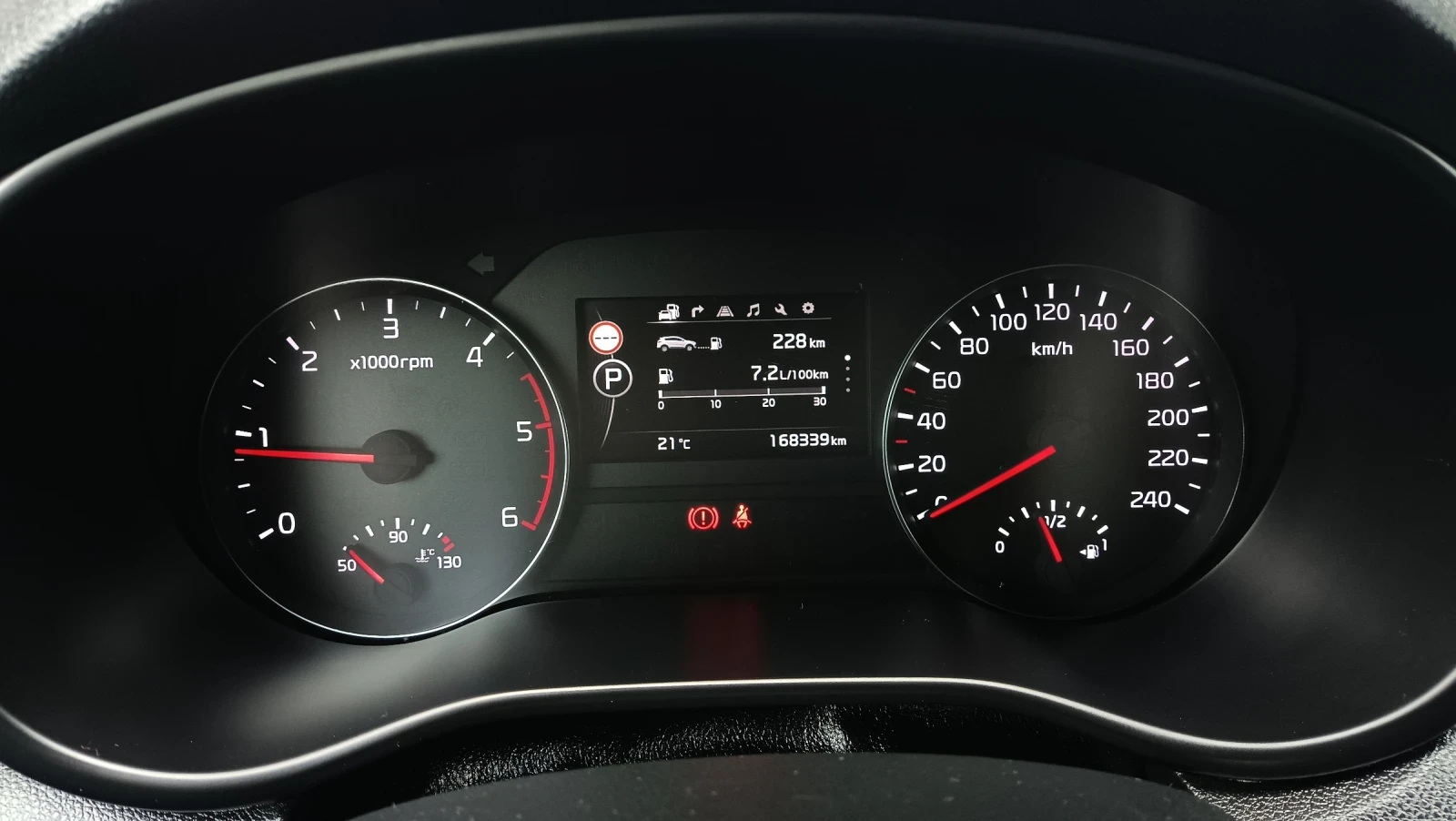 Kia Sportage CRDI 141 к.с. AUTO ПАНОРАМА КАСКО РЕГИСТРИРАН - изображение 9