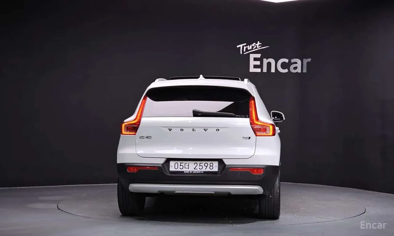 Volvo XC40 * T4 Momentum * CARFAX * ЦЕНА ДО БГ, снимка 4 - Автомобили и джипове - 55556780
