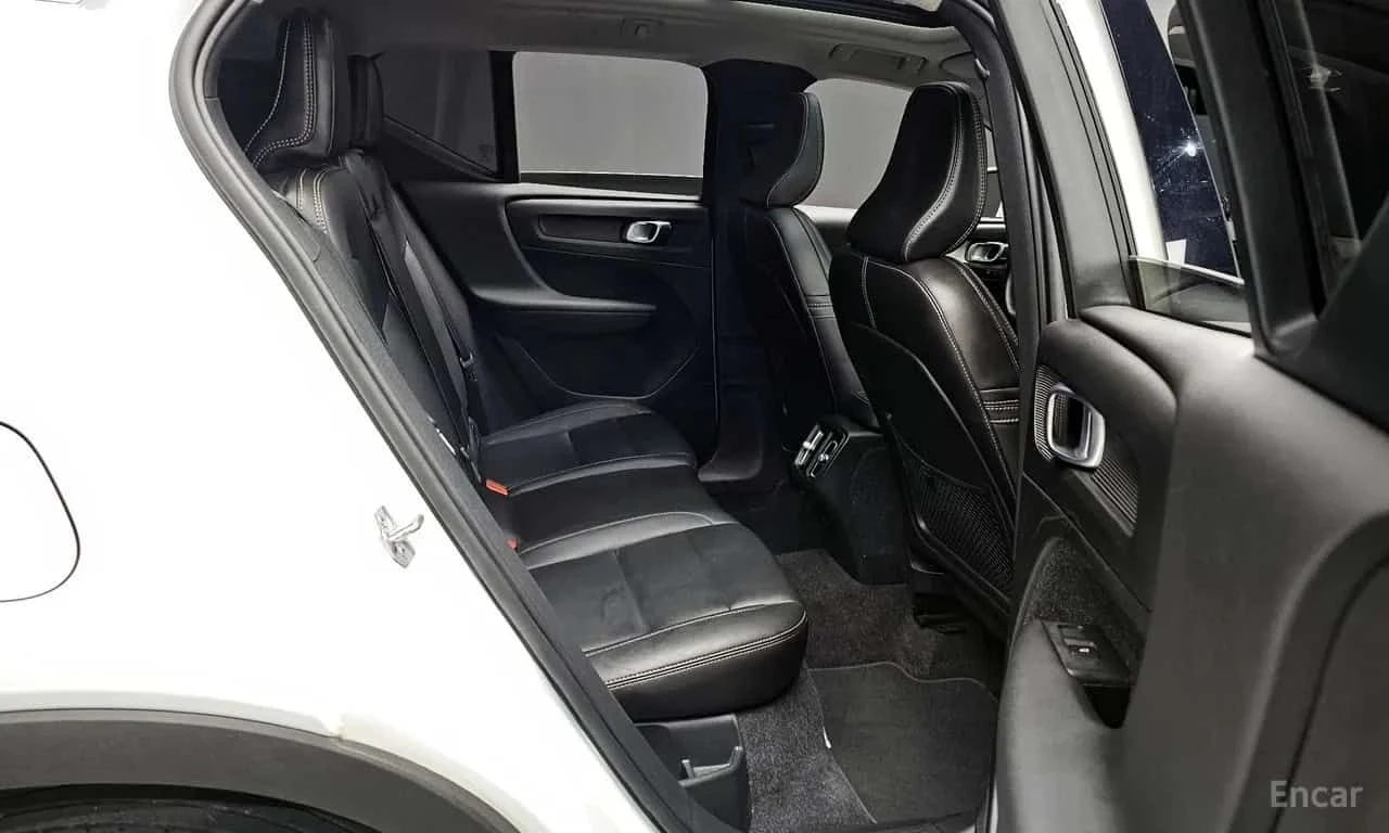Volvo XC40 * T4 Momentum * CARFAX * ЦЕНА ДО БГ, снимка 12 - Автомобили и джипове - 55556780