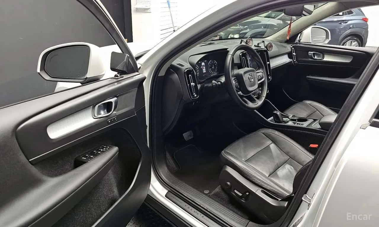 Volvo XC40 * T4 Momentum * CARFAX * ЦЕНА ДО БГ, снимка 10 - Автомобили и джипове - 55556780