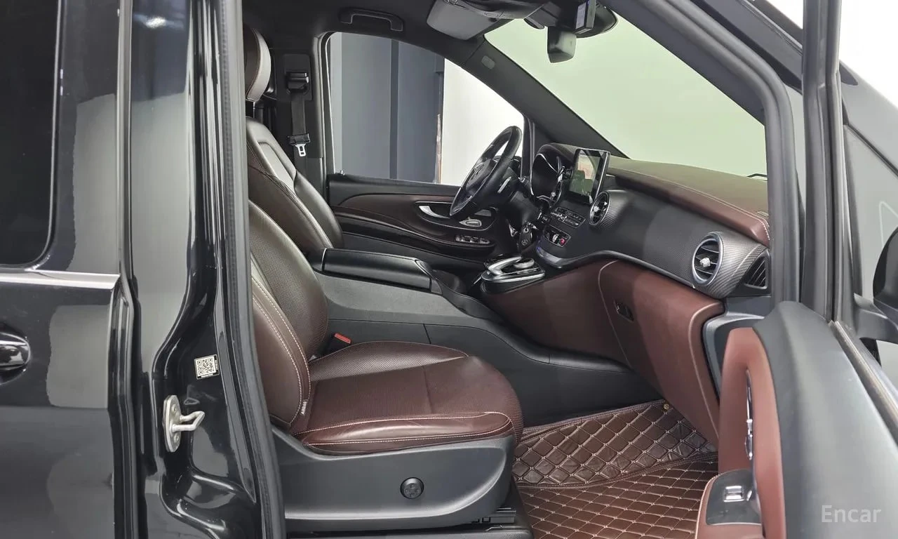 Mercedes-Benz V 300 V250 Bluetec/ДИСТРОНИК/ПОДГРЕВ/360 КАМ/, снимка 11 - Автомобили и джипове - 55951145