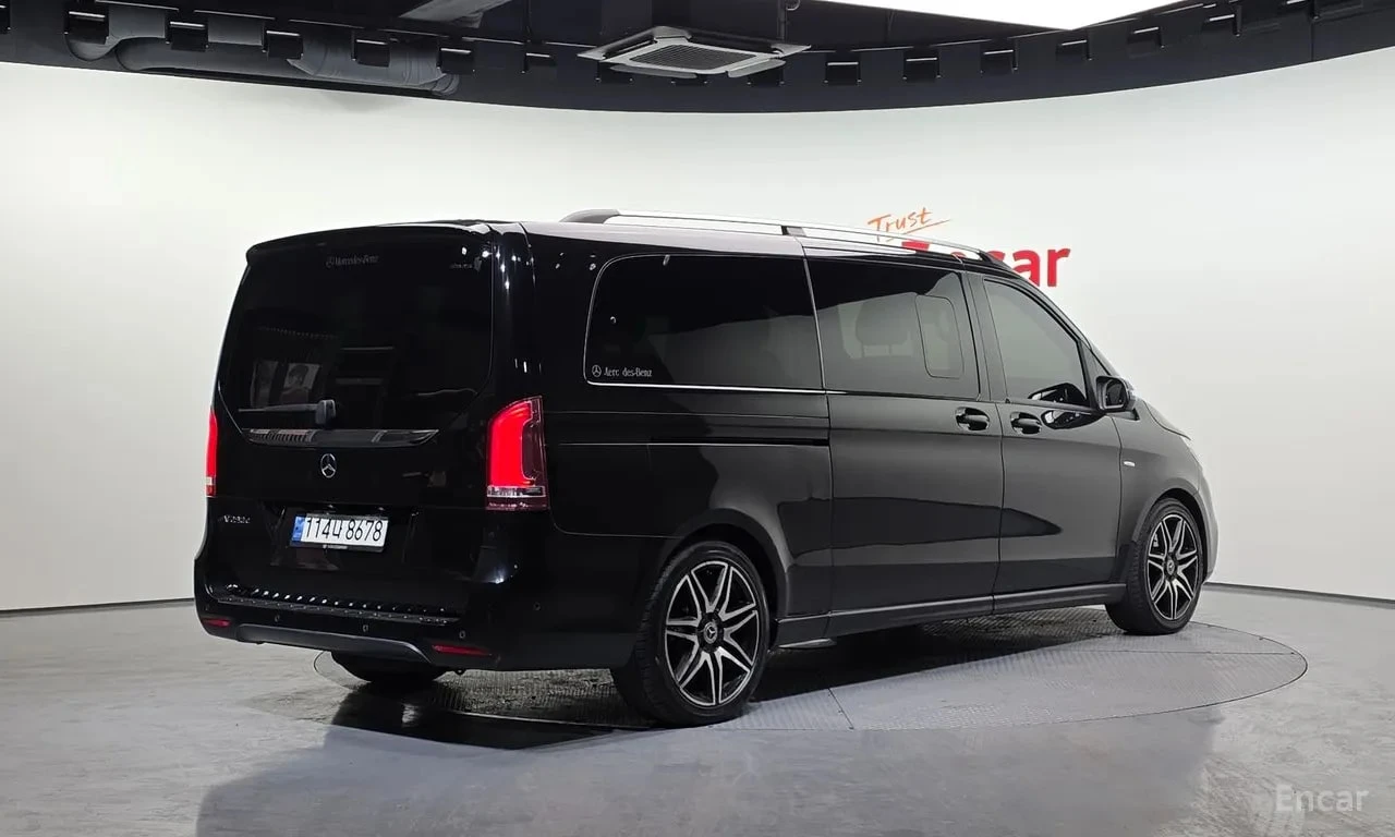 Mercedes-Benz V 300 V250 Bluetec/ДИСТРОНИК/ПОДГРЕВ/360 КАМ/, снимка 2 - Автомобили и джипове - 55951145