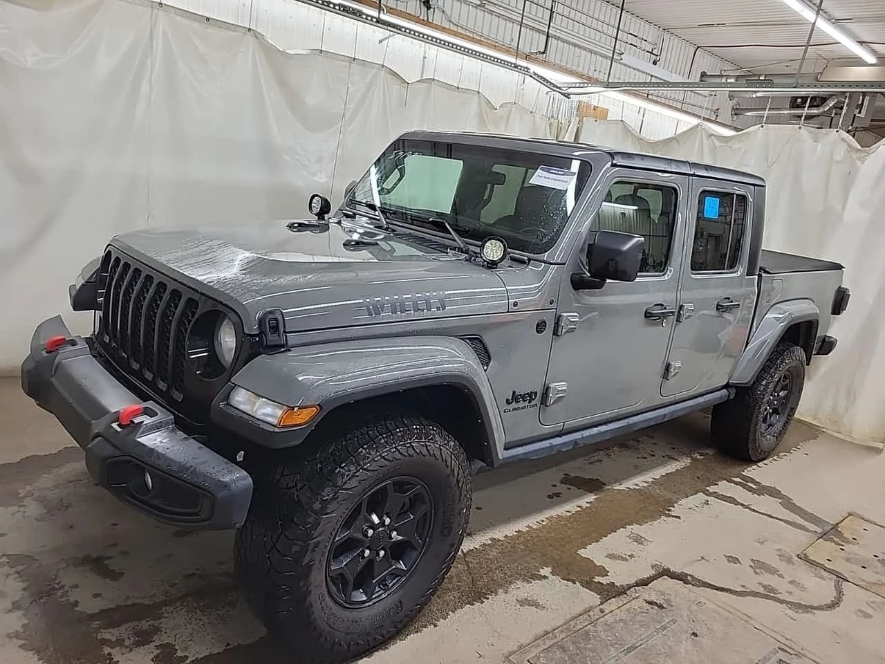 Jeep Gladiator 4x4 Willys Crew Cab Short Bed * CARFAX * 