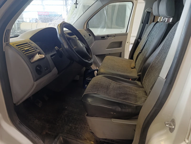 VW T5 2.5 дизел, снимка 16 - Бусове и автобуси - 48681825