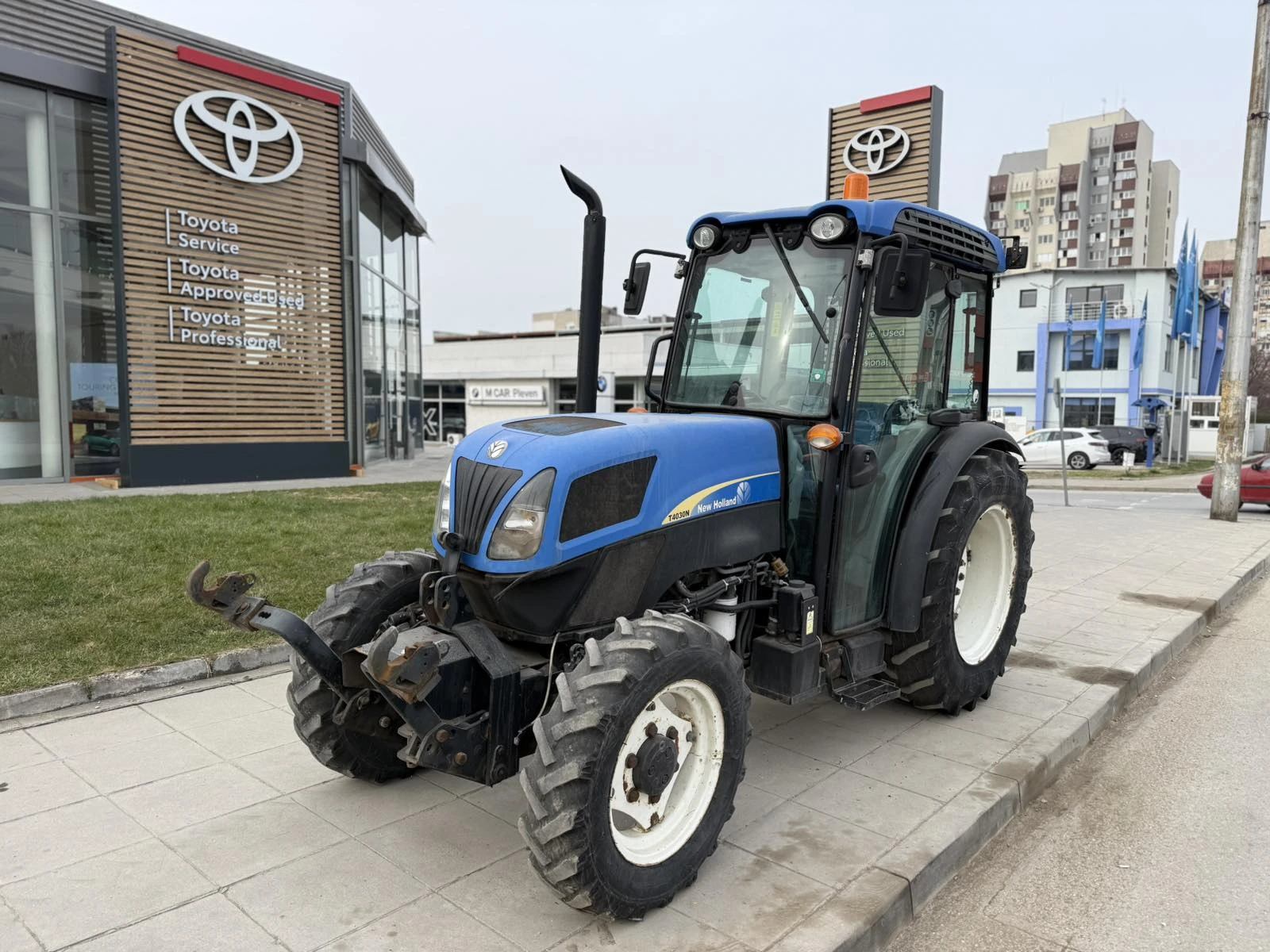 Трактор New Holland T4030N