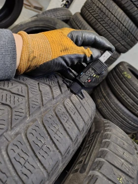 Гуми Зимни 255/45R19, снимка 3 - Гуми и джанти - 49469987