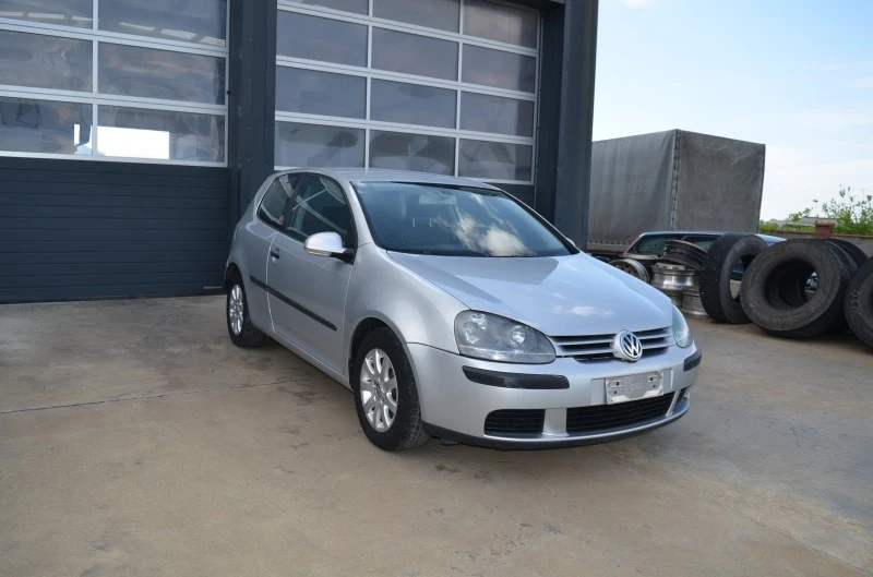 VW Golf 1.9 TDI, снимка 2 - Автомобили и джипове - 46165601