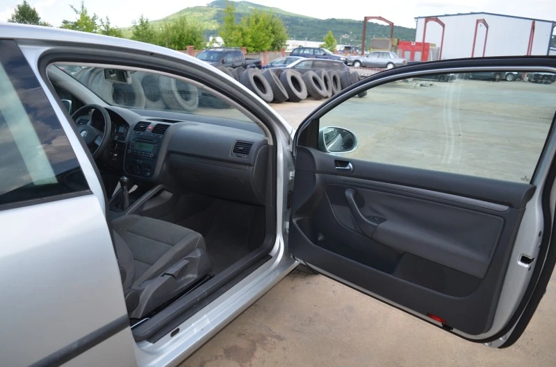 VW Golf 1.9 TDI, снимка 12 - Автомобили и джипове - 46165601