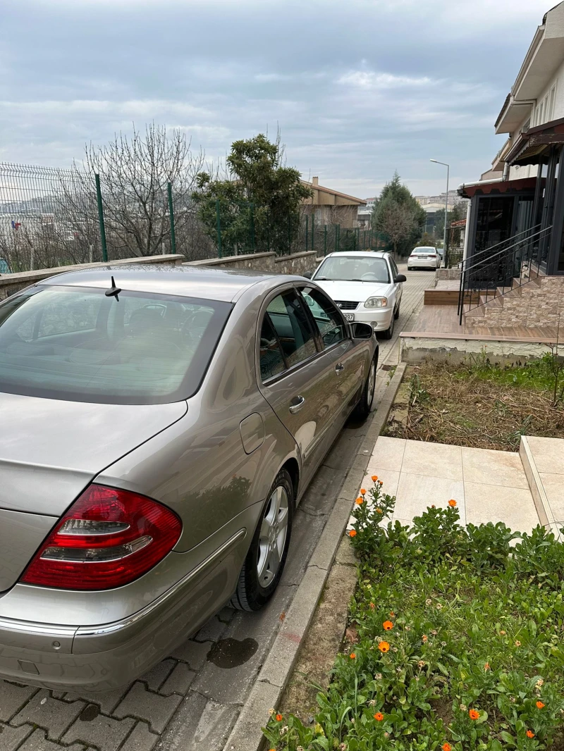 Mercedes-Benz E 220, снимка 7 - Автомобили и джипове - 47242787