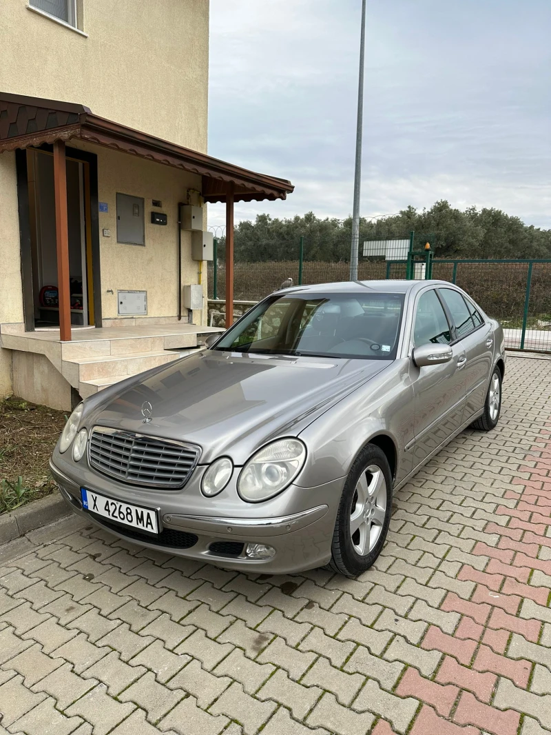 Mercedes-Benz E 220, снимка 1 - Автомобили и джипове - 47242787