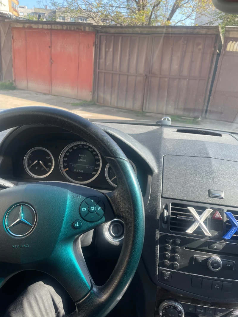 Mercedes-Benz C 320, снимка 4 - Автомобили и джипове - 51321412