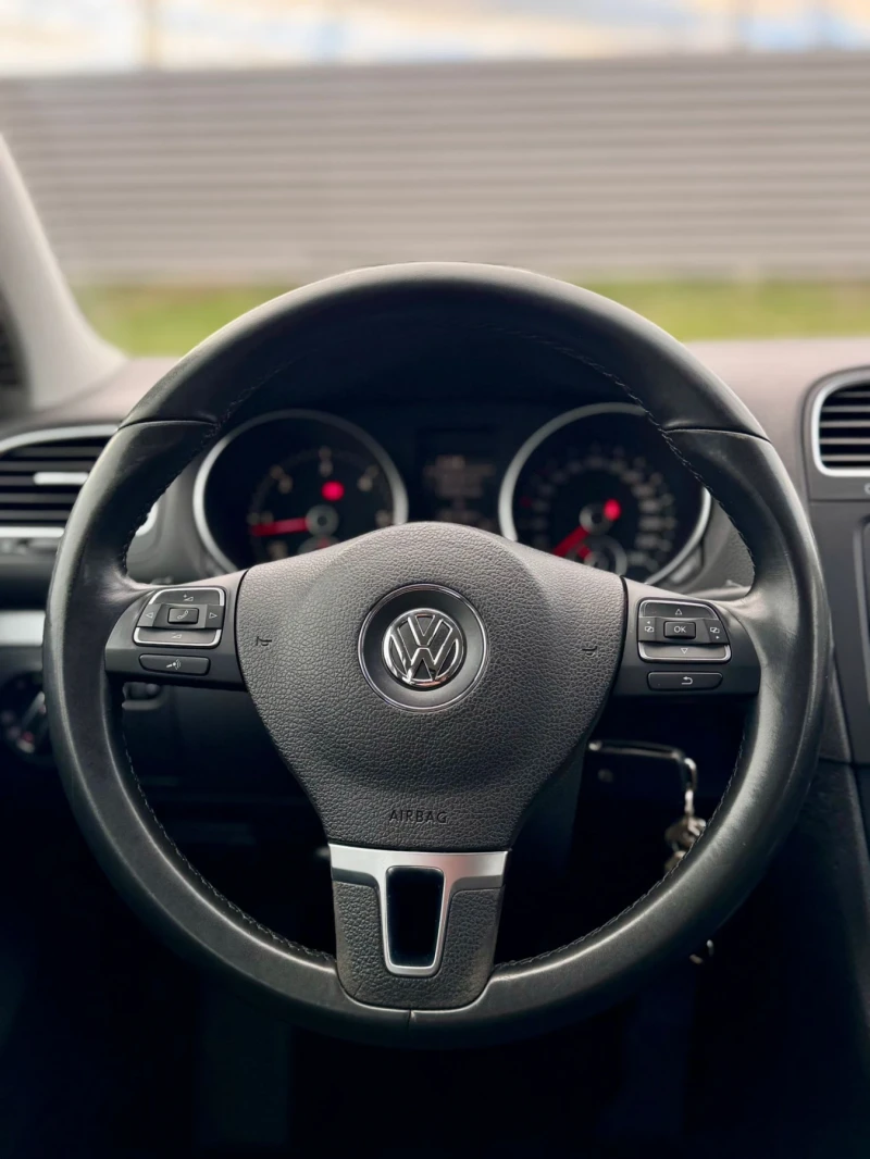 VW Golf 1.6TDI 105hp, снимка 10 - Автомобили и джипове - 52726869
