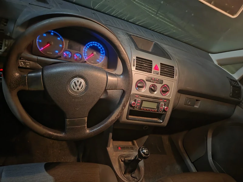 VW Touran, снимка 7 - Автомобили и джипове - 52865932