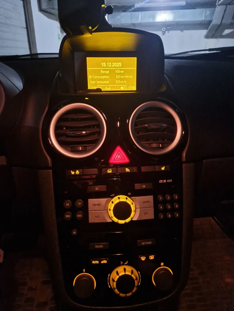 Opel Corsa, снимка 15 - Автомобили и джипове - 52897450