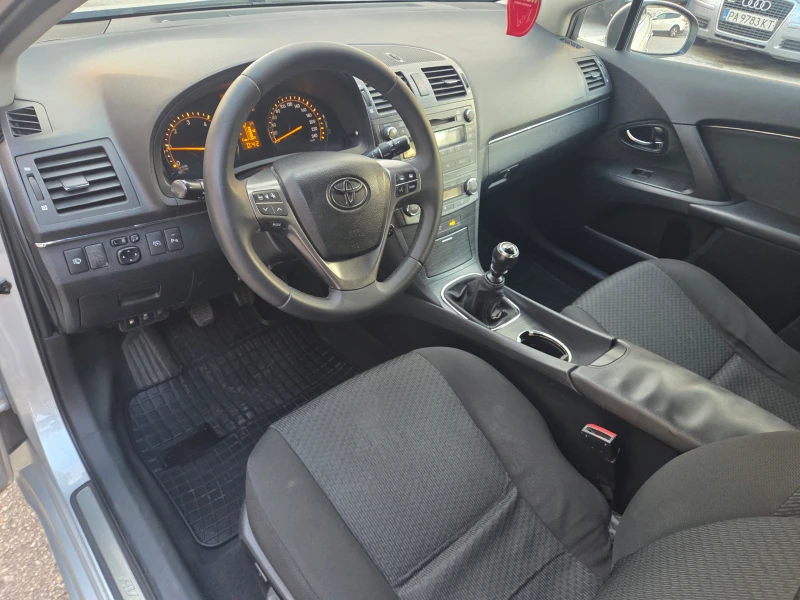 Toyota Avensis 2.2 D-4D (150 Hp) Xenon/Keyless , снимка 9 - Автомобили и джипове - 53035223