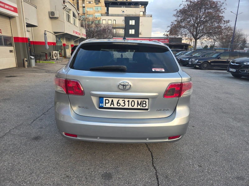 Toyota Avensis 2.2 D-4D (150 Hp) Xenon/Keyless , снимка 4 - Автомобили и джипове - 53035223