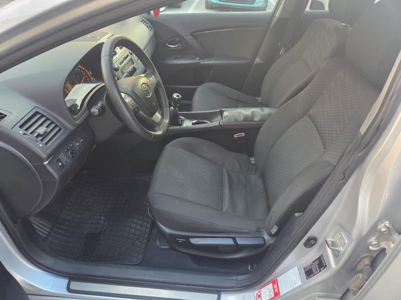 Toyota Avensis 2.2 D-4D (150 Hp) Xenon/Keyless , снимка 10 - Автомобили и джипове - 53035223