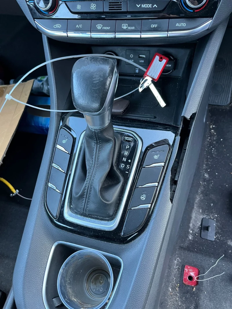 Hyundai Ioniq хибрид 1.6 мн екстри, снимка 10 - Автомобили и джипове - 53114888