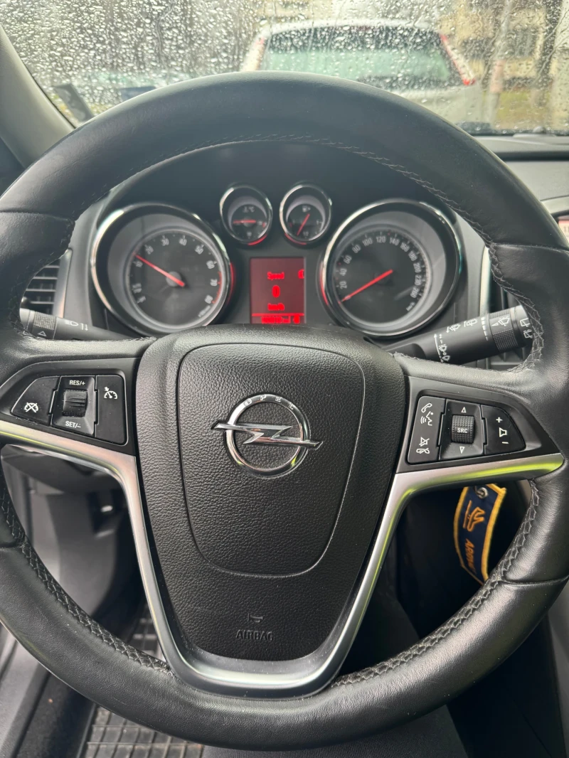 Opel Astra 1.4т 140к.с., снимка 10 - Автомобили и джипове - 53269396