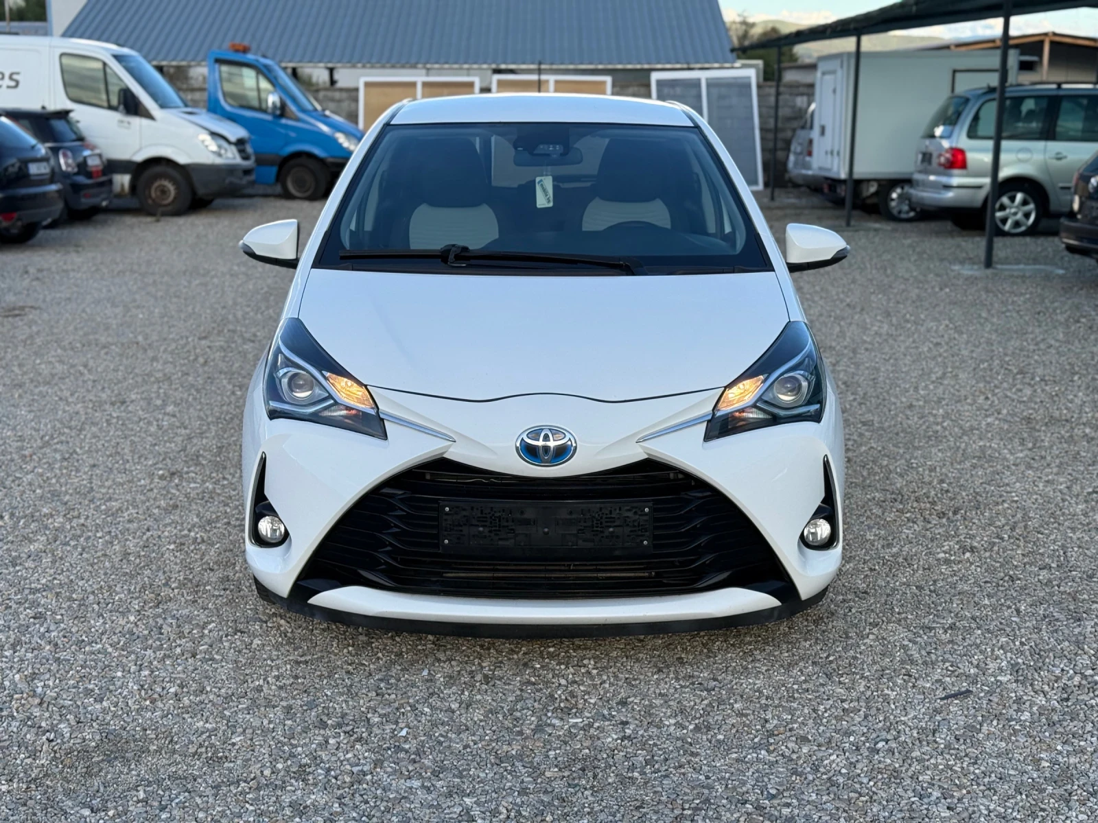Toyota Yaris 1.5i/90hp/Hybrid/ - изображение 2