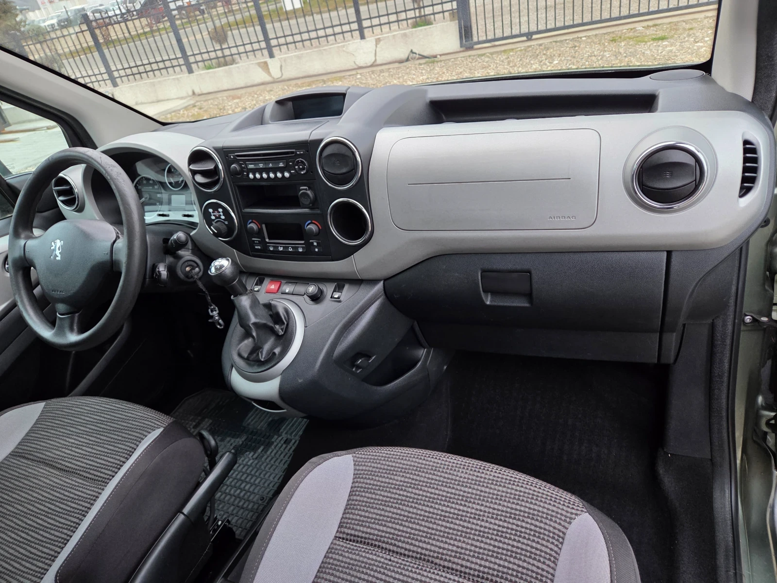 Peugeot Partner 1.6HDI-Klimatronik-4x4-Dangel !!!, снимка 16 - Автомобили и джипове - 53891387