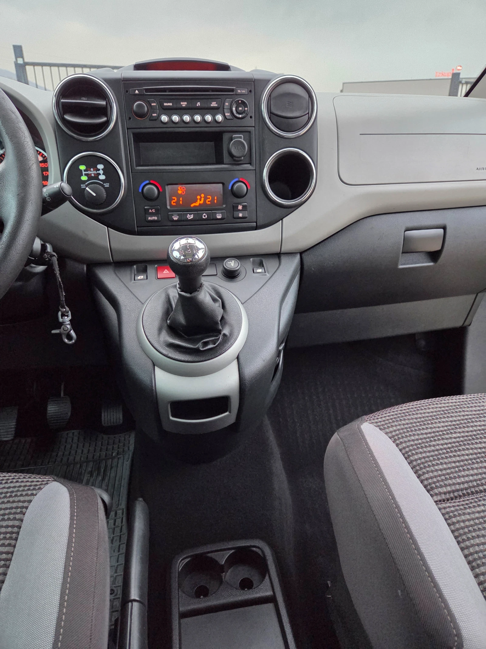 Peugeot Partner 1.6HDI-Klimatronik-4x4-Dangel !!!, снимка 11 - Автомобили и джипове - 53891387